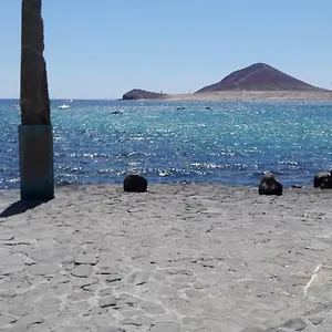 https://apartamento-en-el-medano.adeje-hotels.com